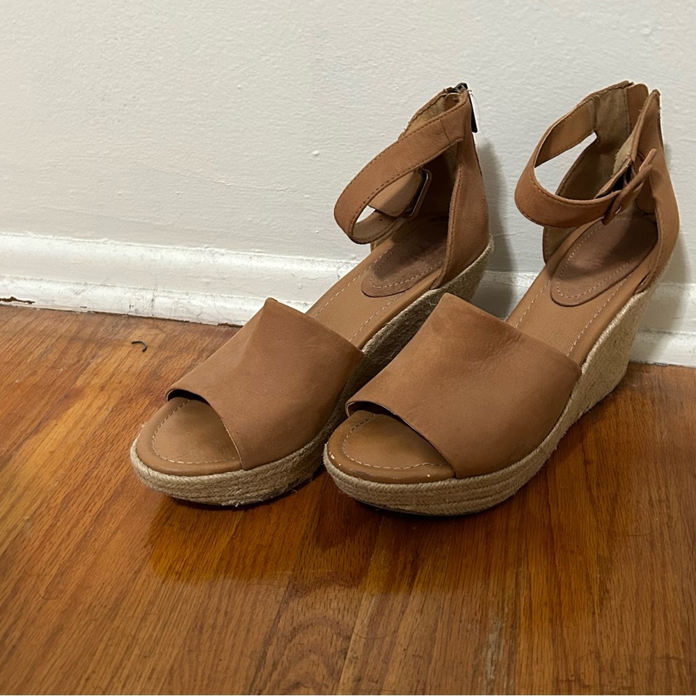 Chic Tan Espadrille Wedge Sandals